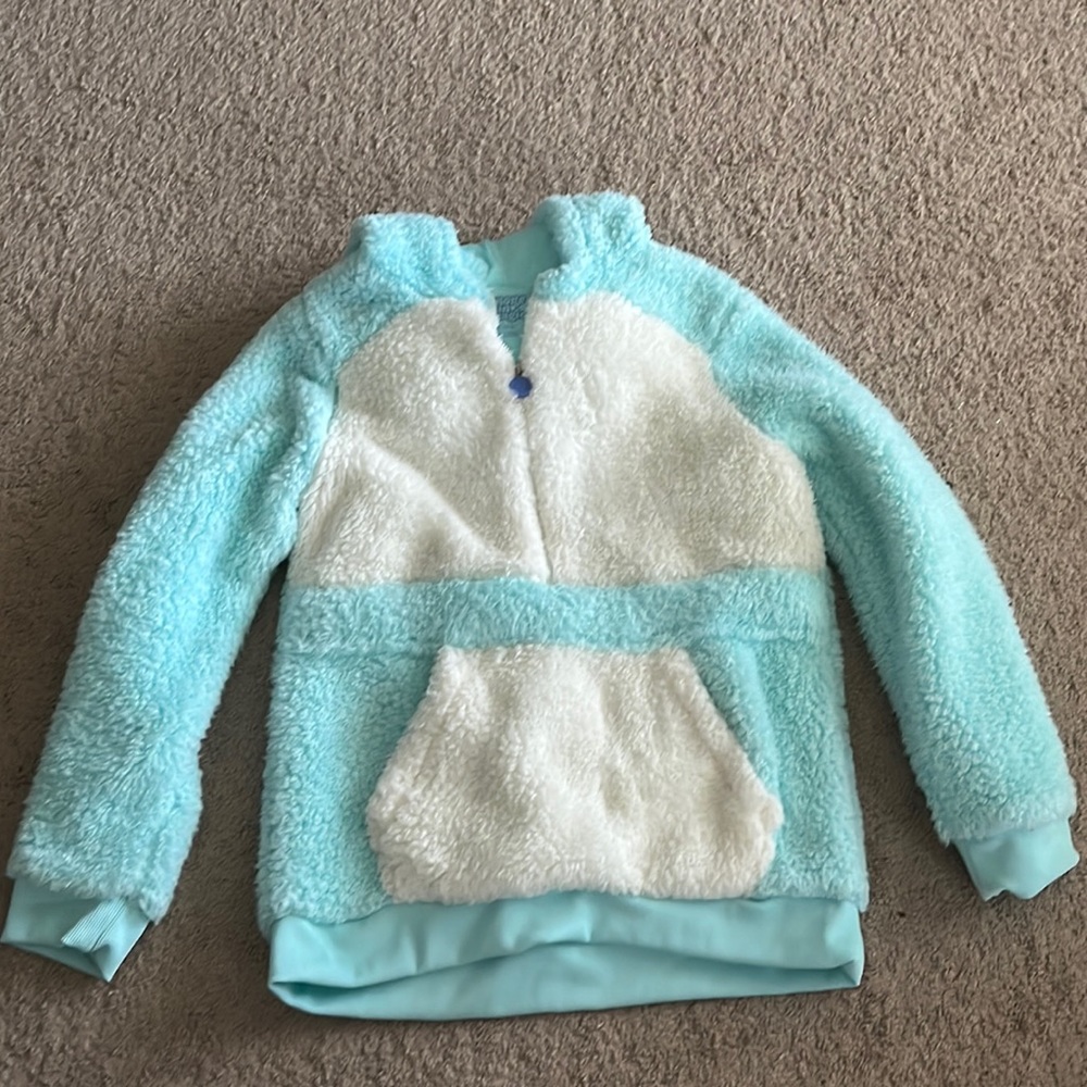 “more then magic” fleece, barely worn, very comfortable.
